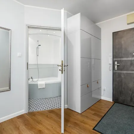 Jednosci Narodowej By Renters Apartment *