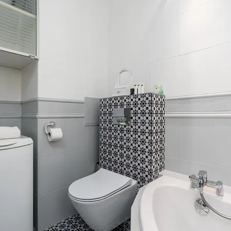 Apartment Jednosci Narodowej By Renters