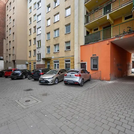 Apartment Jednosci Narodowej By Renters