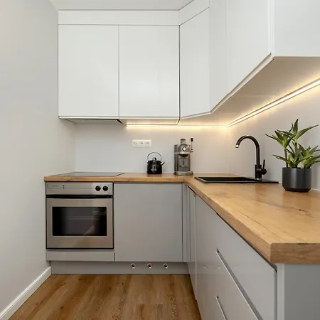 Jednosci Narodowej By Renters Apartment *